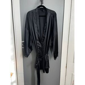 Torrid size 2 3 2/3 black silk satin robe lingerie